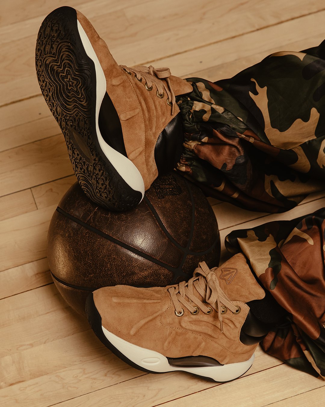 Duck Hoops - Monochrome